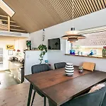 6 Person In Otterup-by Traum